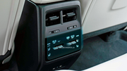 PORSCHE MACAN ELECTRIC controlul climatizării din spate 7.7″ Image 1 - ScreenShield blur și watermark